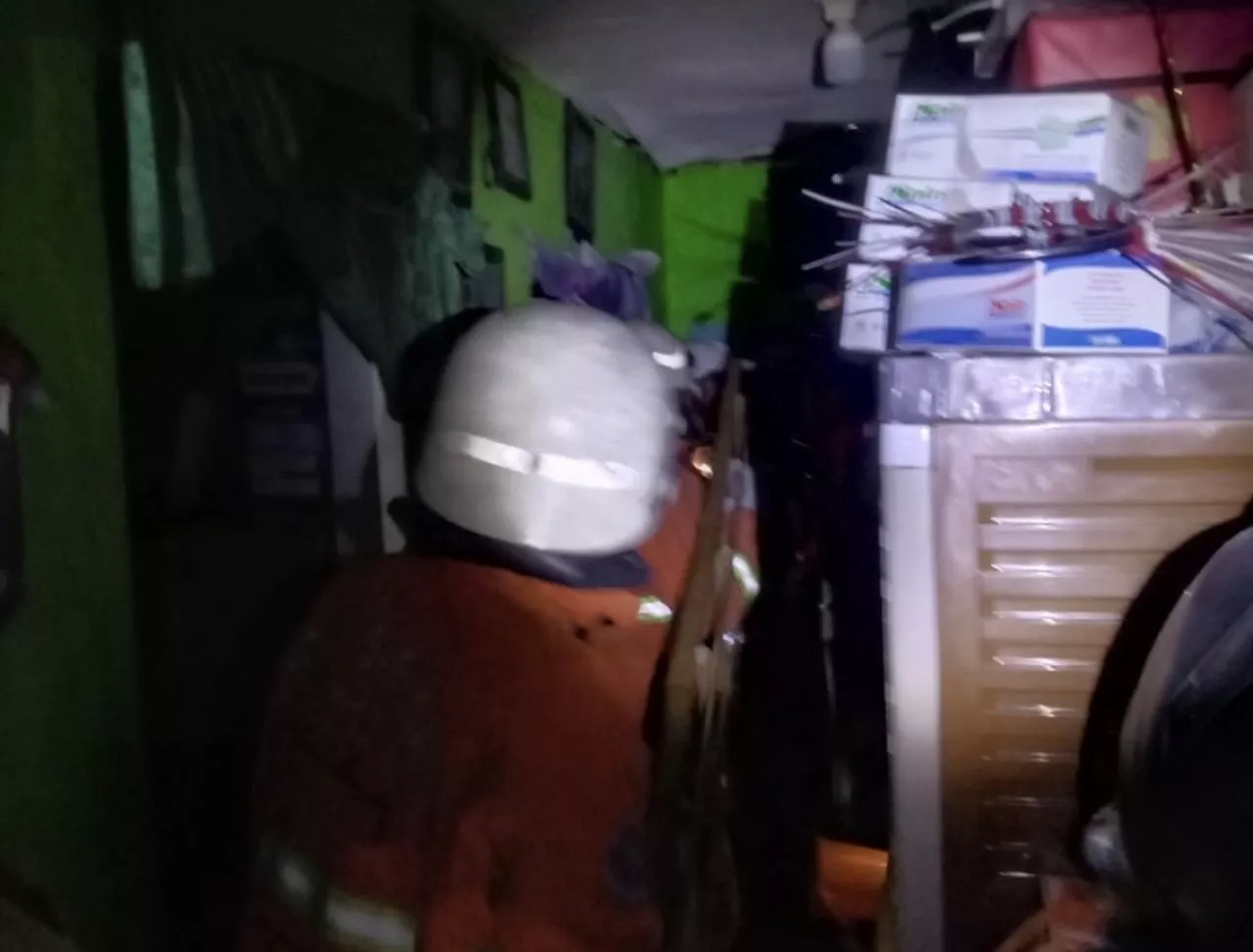 Lupa Mematikan Kompor, Rumah di Tambaksari Surabaya Terbakar