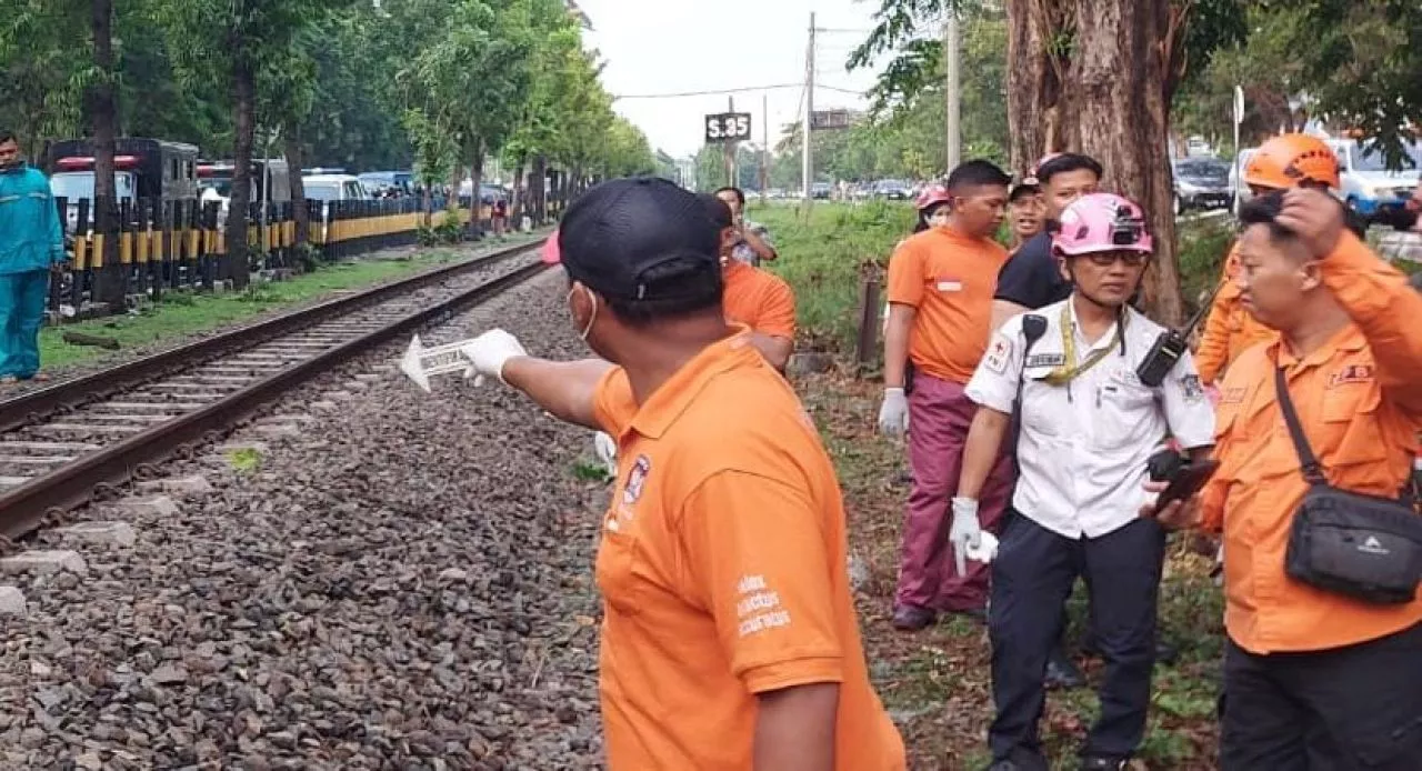 Nenek Tewas Tersambar Kereta Api di Jalan A Yani Surabaya