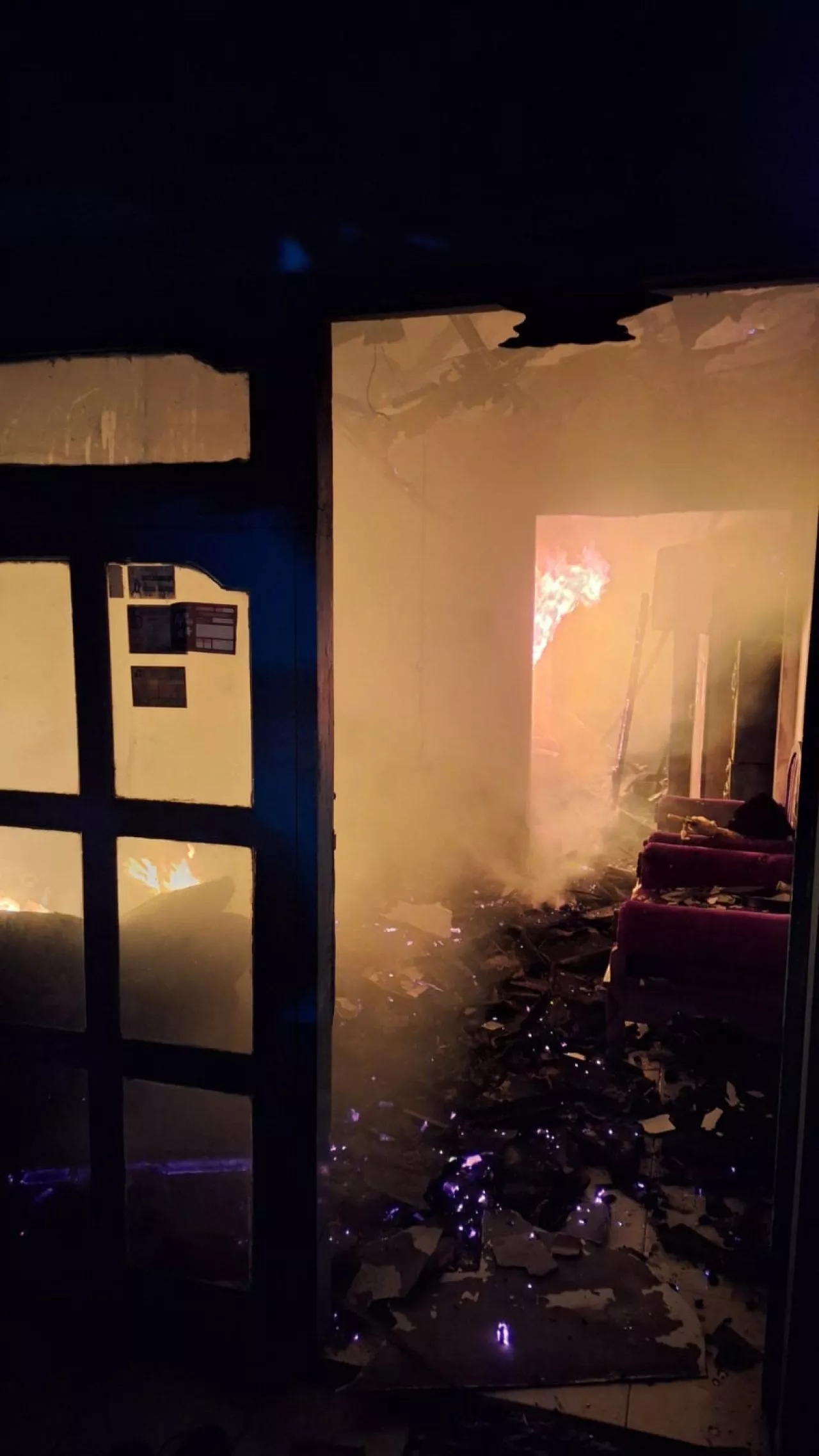 Rumah di Sukolilo Surabaya Terbakar Akibat Ngecas HP