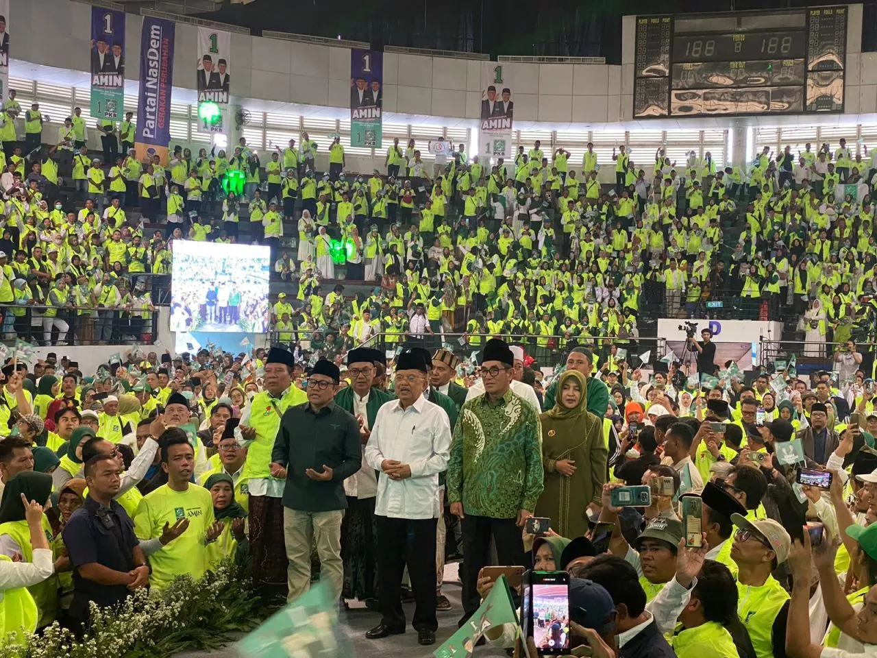 Didampingi Jusuf Kalla, Cak Imin Kunjungi Kader dan Relawan AMIN di Surabaya