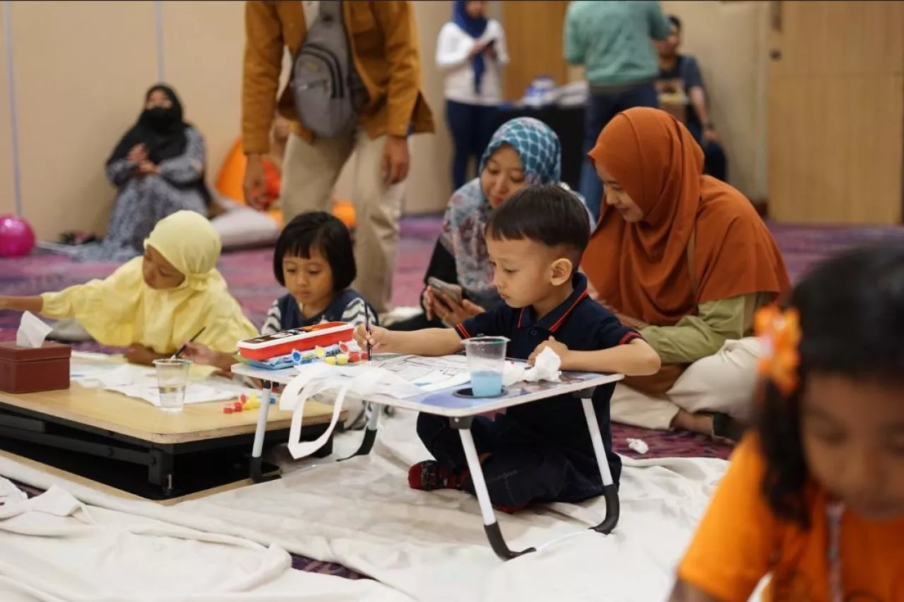 HUT ke-5, Favehotel Sidoarjo Gelar Lomba Mewarnai Mom & Kids