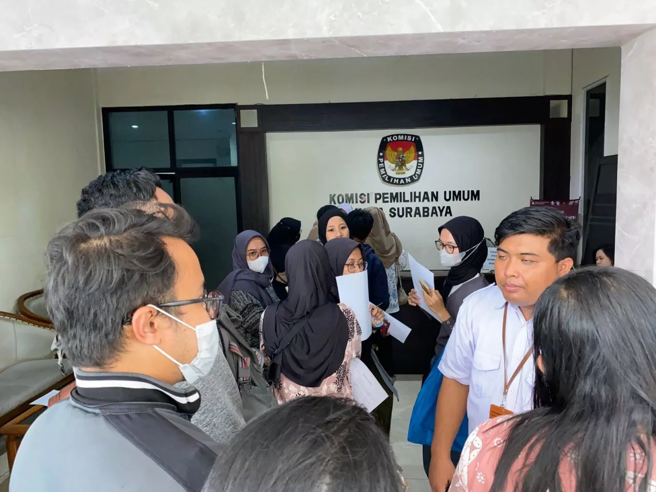 Hari Terakhir, Antrean Urus Pindah Pilih Membludak hingga Server Down di KPU Surabaya
