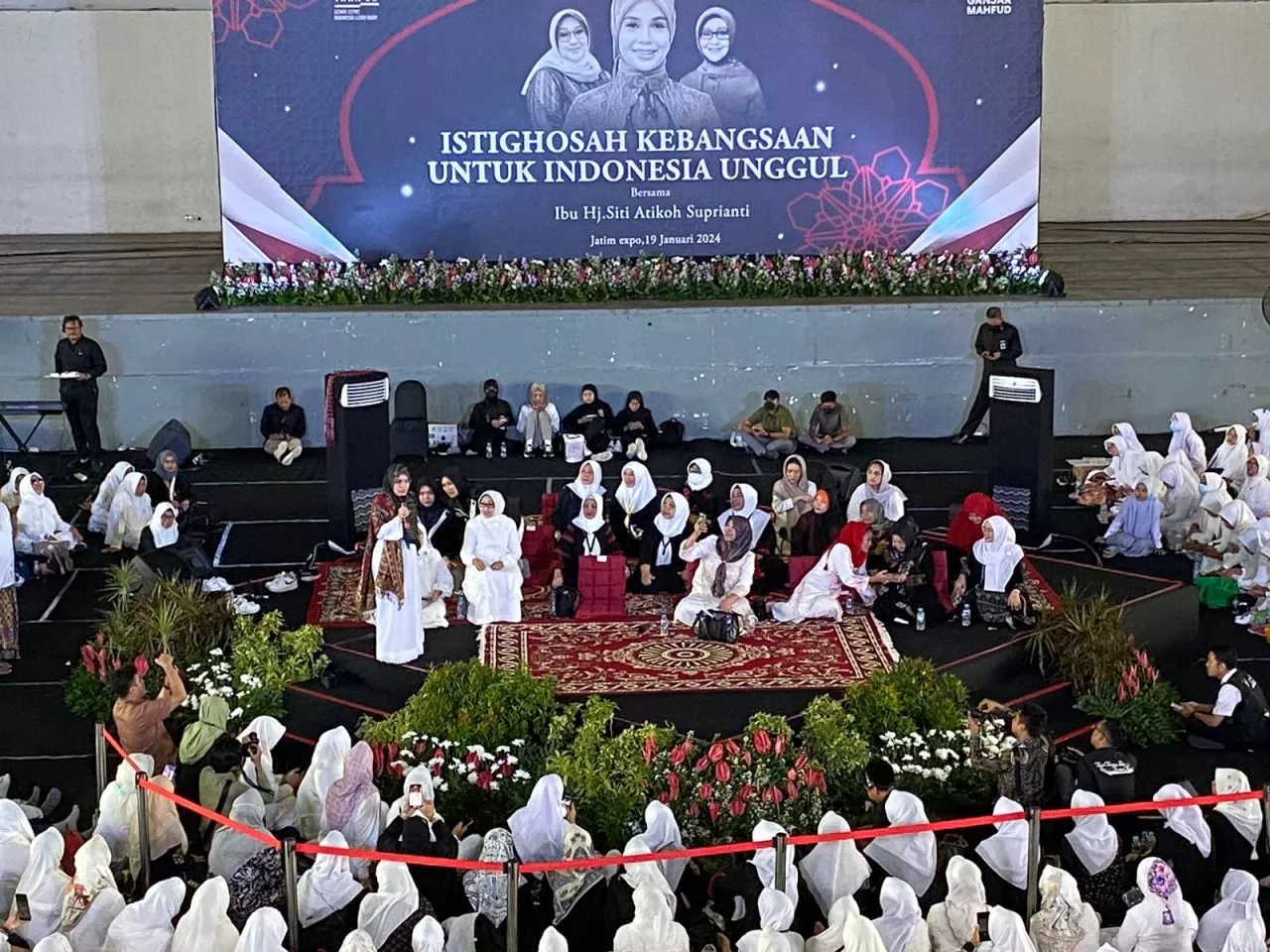 Siti Atikoh Gelar Istigasah Akbar untuk Kemenangan Ganjar-Mahfud di Surabaya