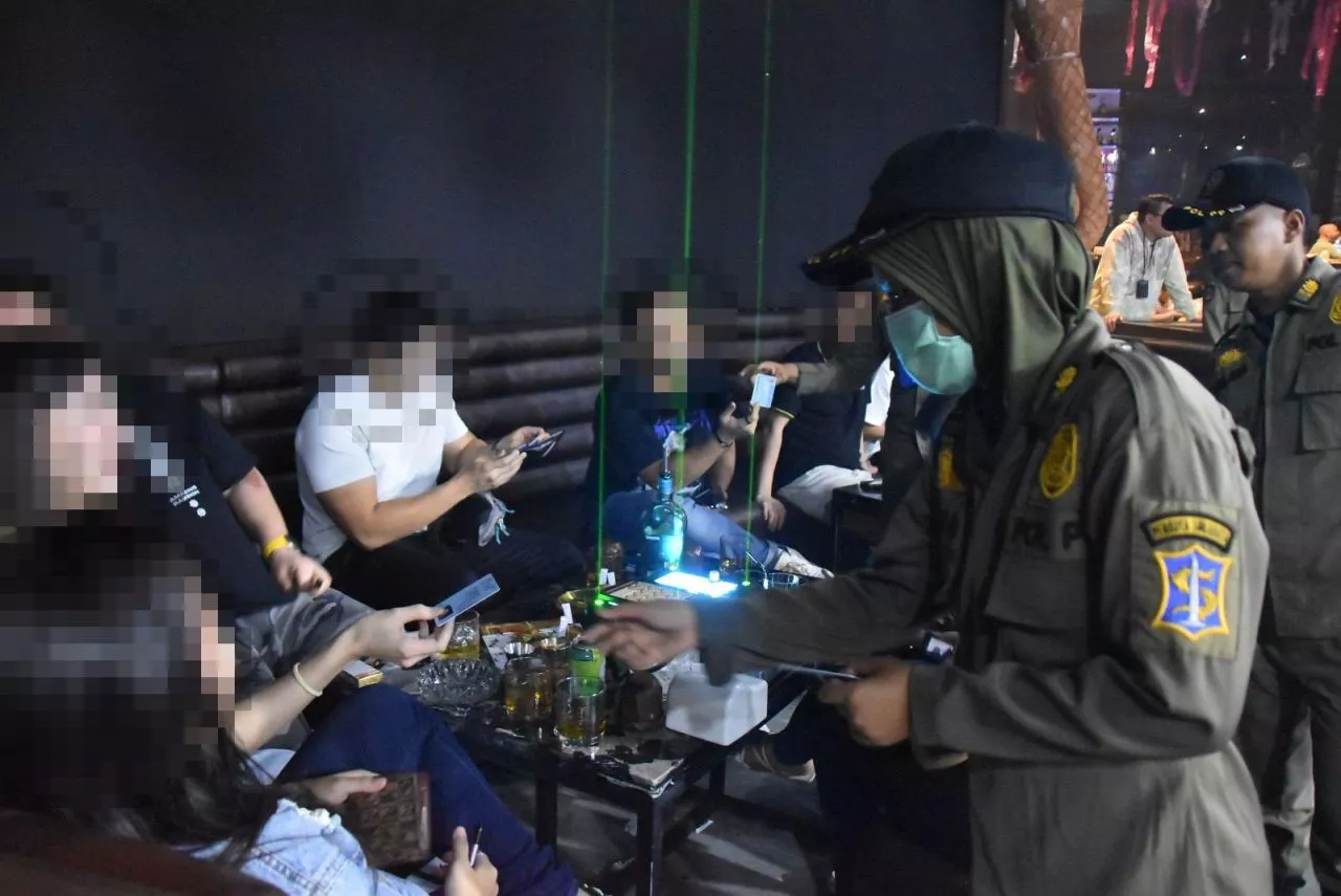 Sasar Pengunjung Bawah Umur, Satpol PP Razia Tempat Hiburan Malam