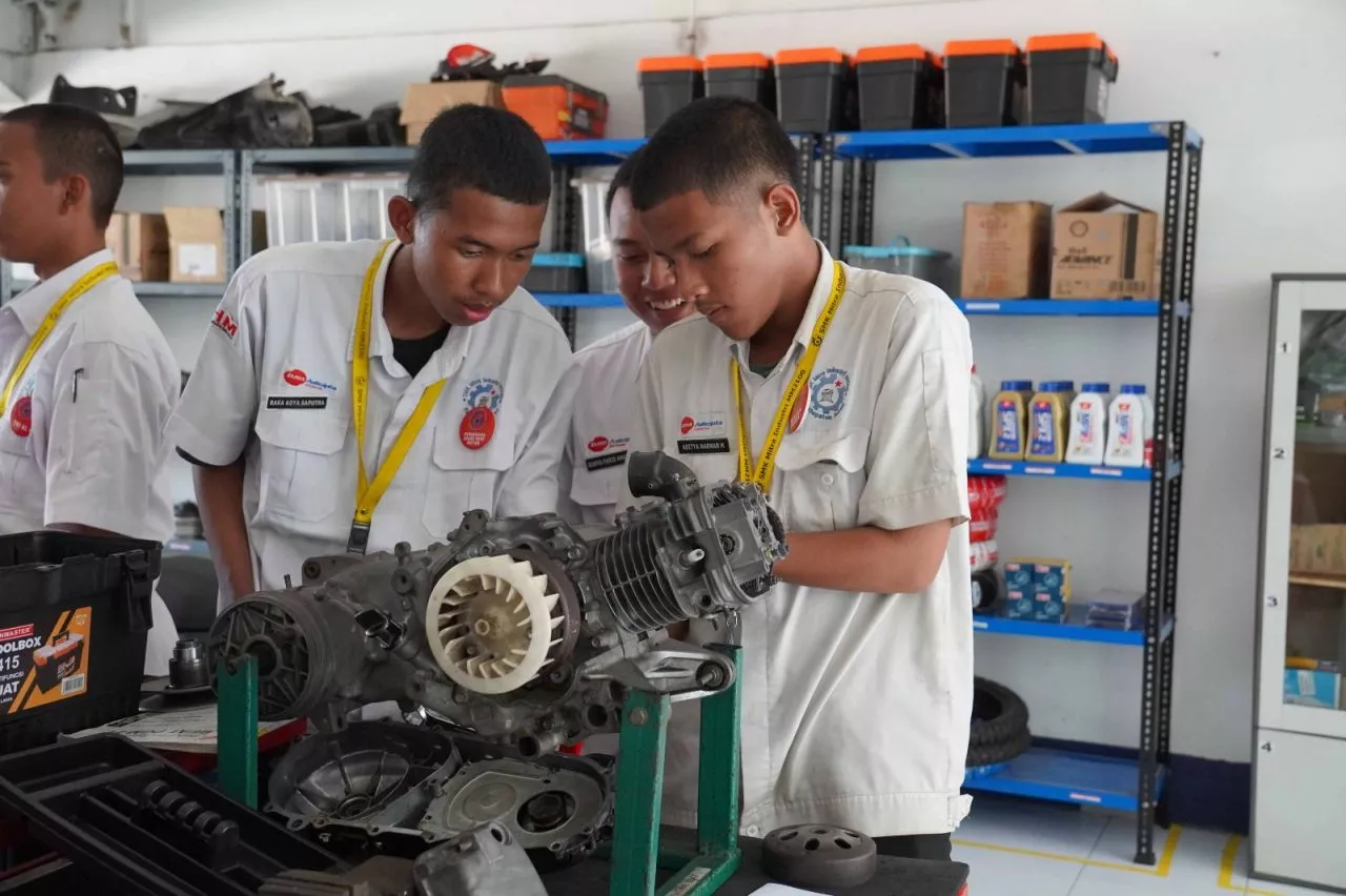 Menaker Ida Fauziyah Dukung HKI Jatim Bangun SMK Industri untuk Redam Pengangguran