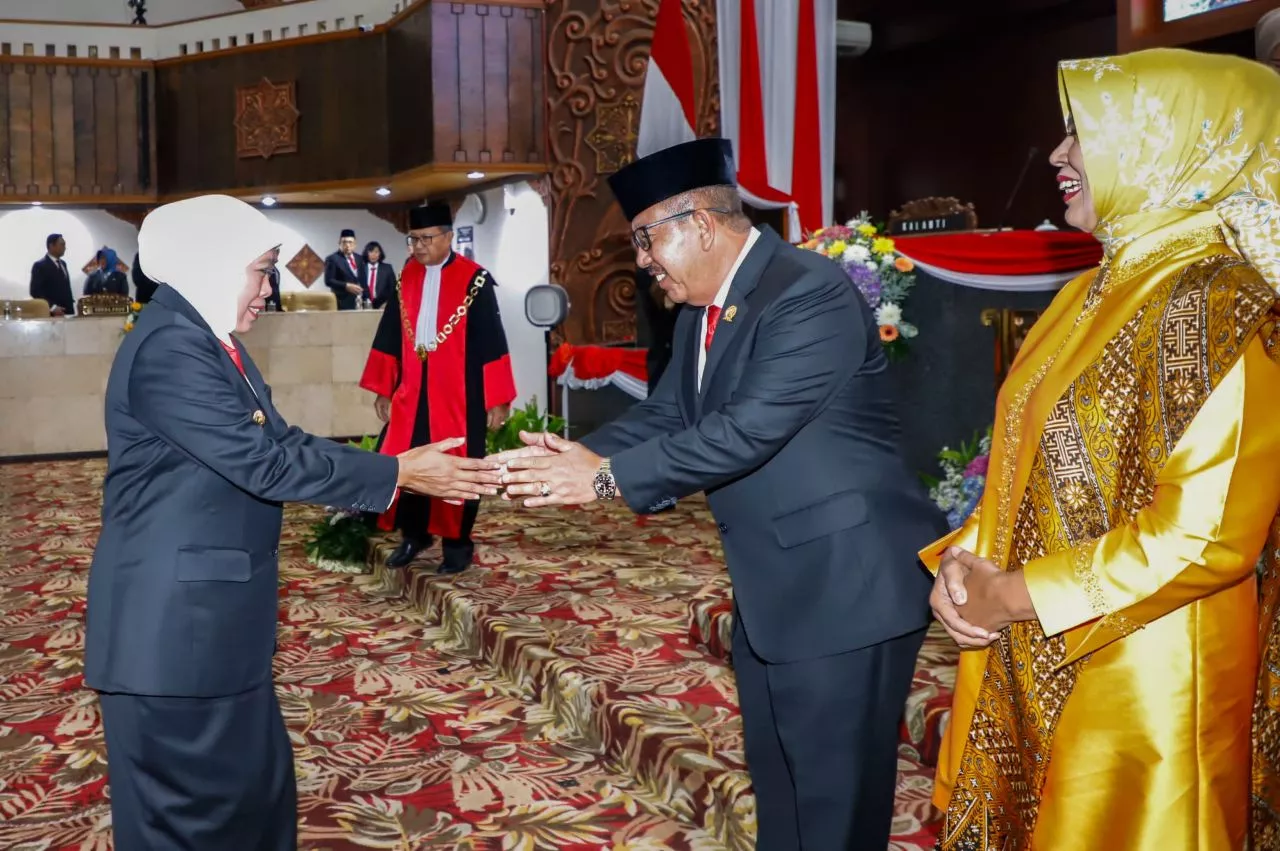 Mayjen TNI (Purn) Istu Hari Subagio Dilantik Sebagai Pimpinan DPRD Jatim