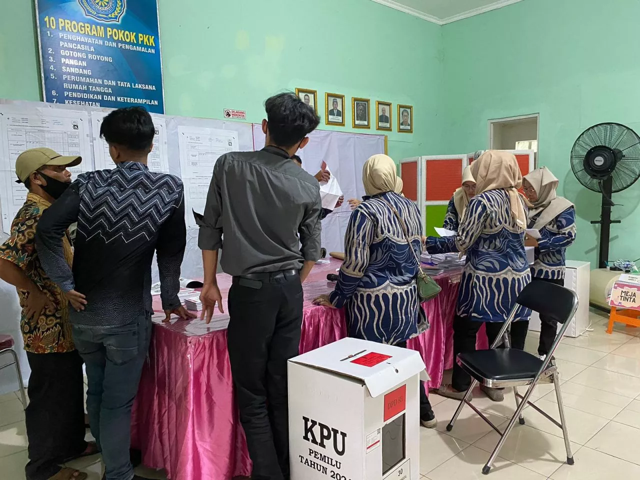 Pasca Pencoblosan Puluhan Petugas KPPS di Surabaya Dilarikan ke Puskesmas