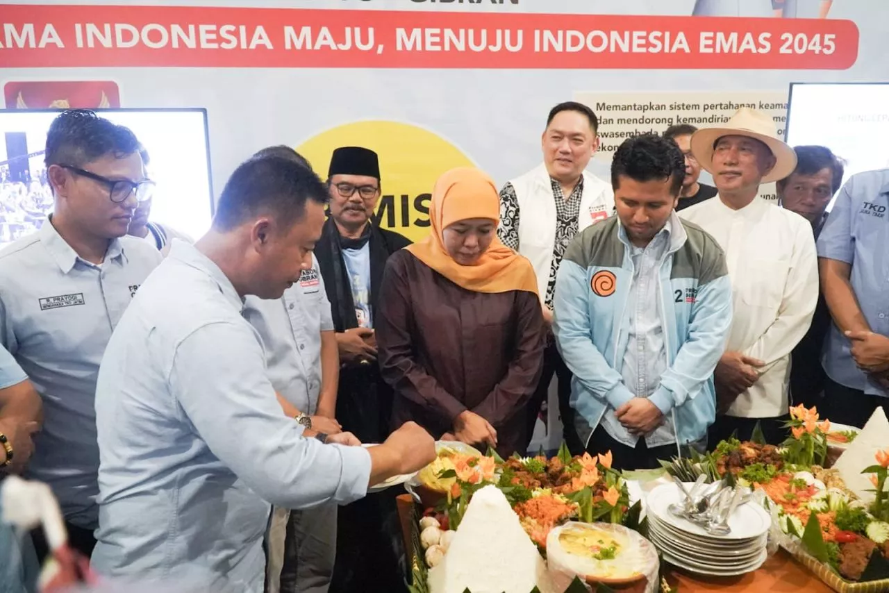 Menang Versi Quick Count, Pendukung Parabowo-Gibran Jawa Timur Potong Tumpeng