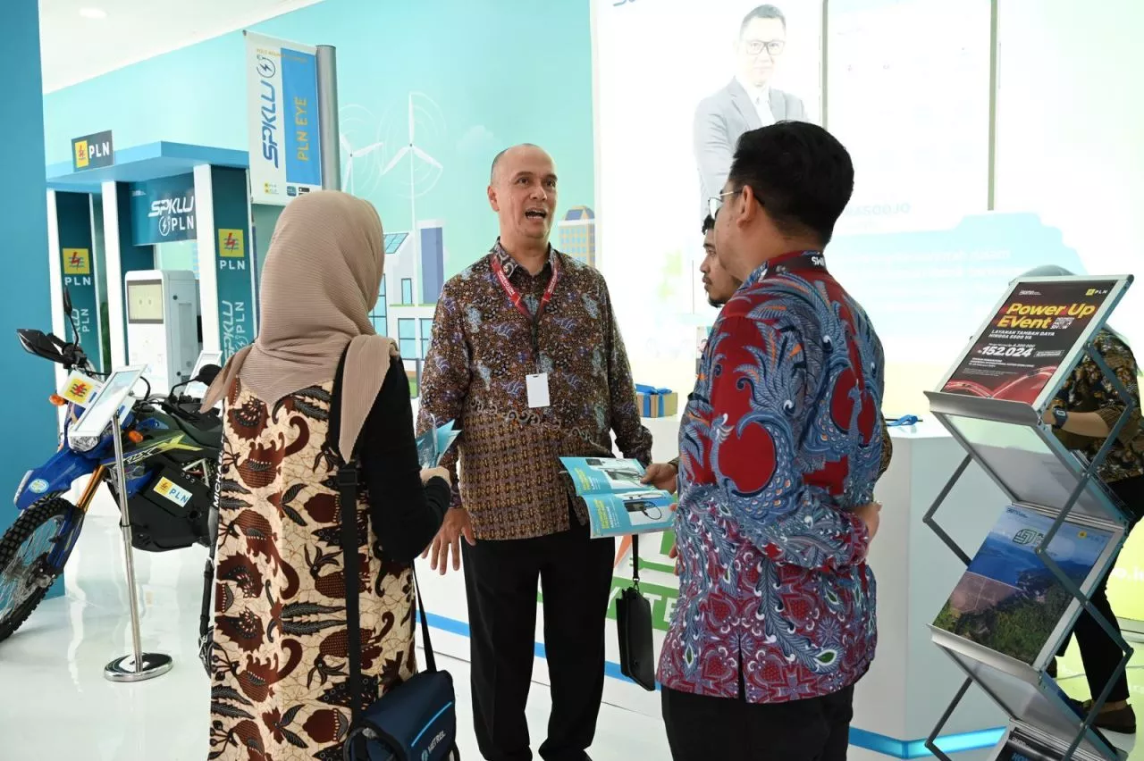 PLN Tebar Promo dan Bagi Merchandise Menarik di IIMS 2024