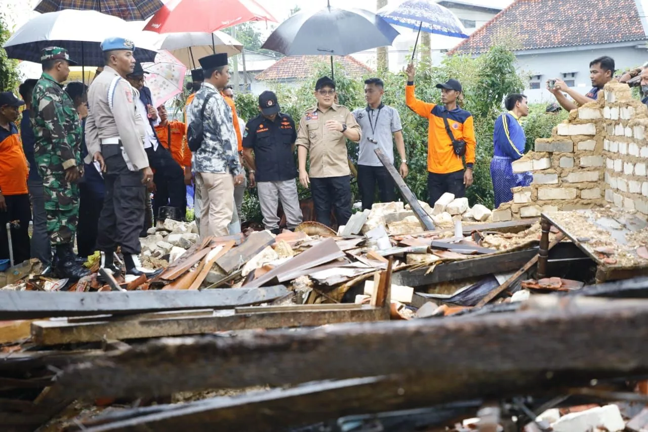 Gerak Cepat, Pemprov Jatim Renovasi Bangunan Rusak Akibat Hujan Angin di Pamekasan Madura
