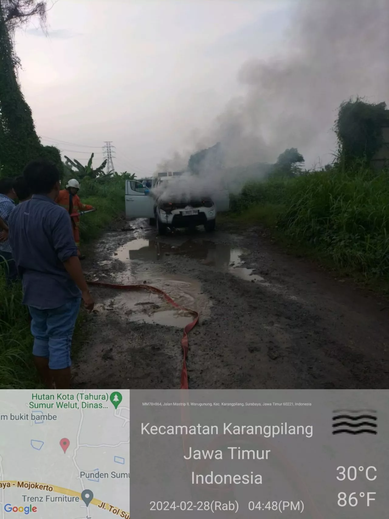Mobil Ini Terbakar Saat Test Drive di Karangpilang Surabaya