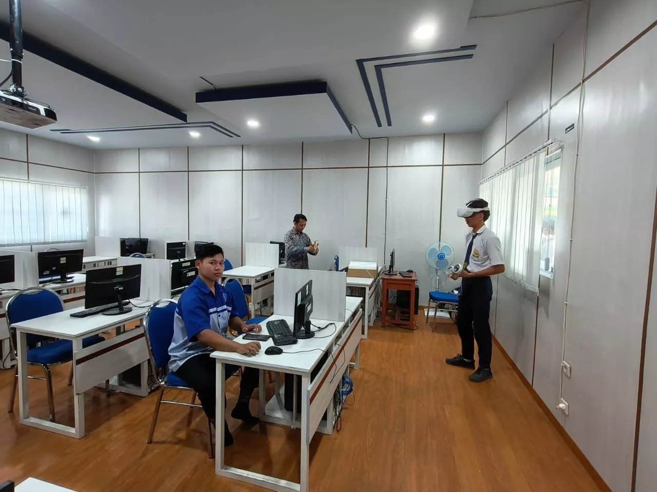 PLN Bantu SMKN 3 Pamekasan Kembangkan Infrastruktur Digital
