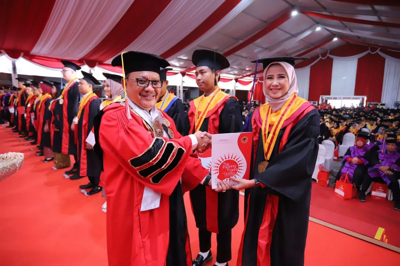 Wisuda Untag Surabaya ke-128, Siap Cetak Kontribusi untuk Industri Indonesia