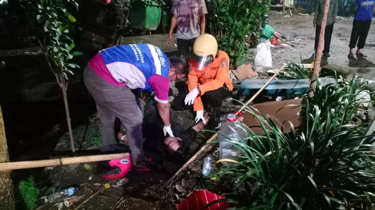 Pangaruh Alkohol, Pemuda Terperosok ke Sungai di Surabaya