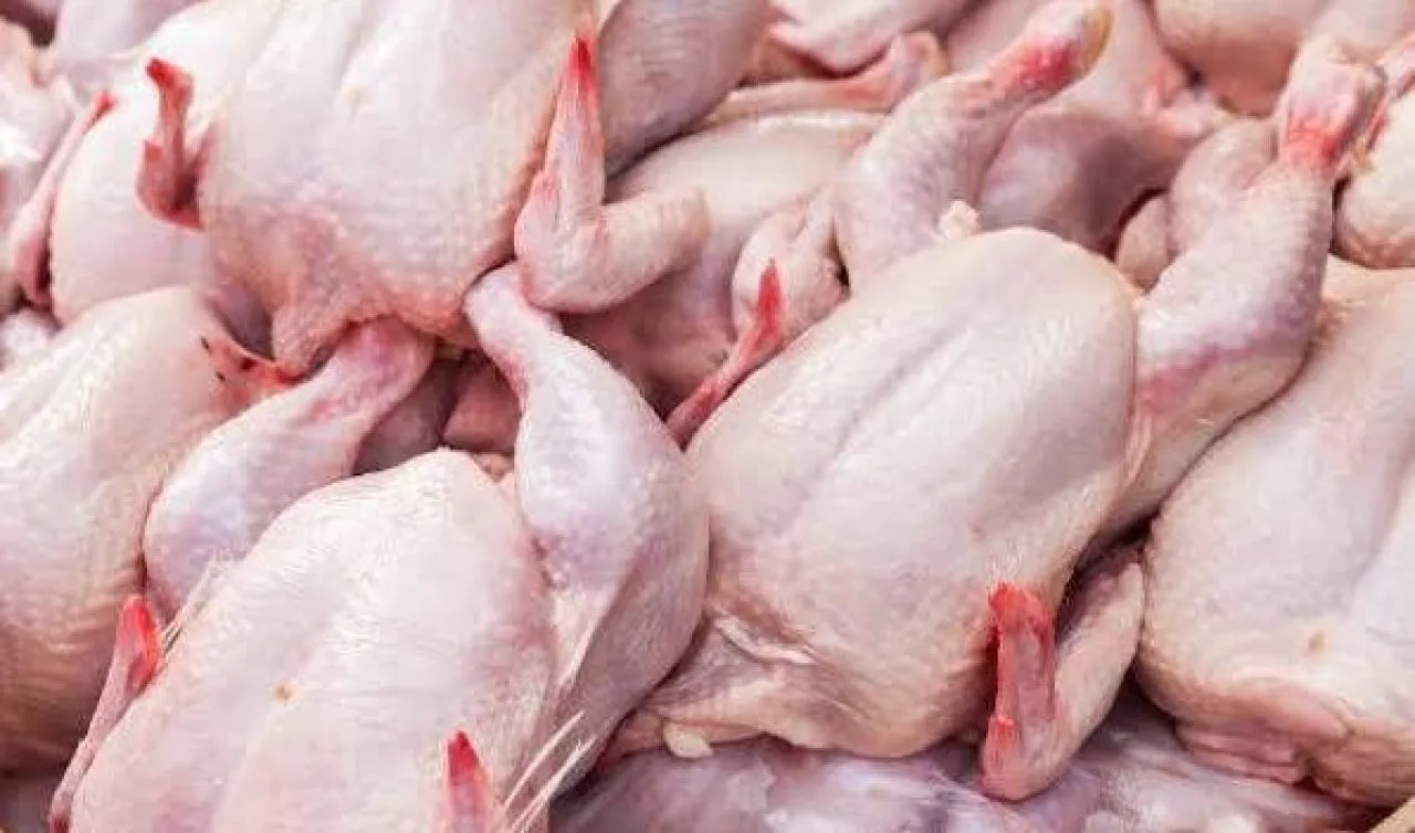 Harga Daging Ayam Melambung, Omset Pedagang Turun 50 Persen di Surabaya
