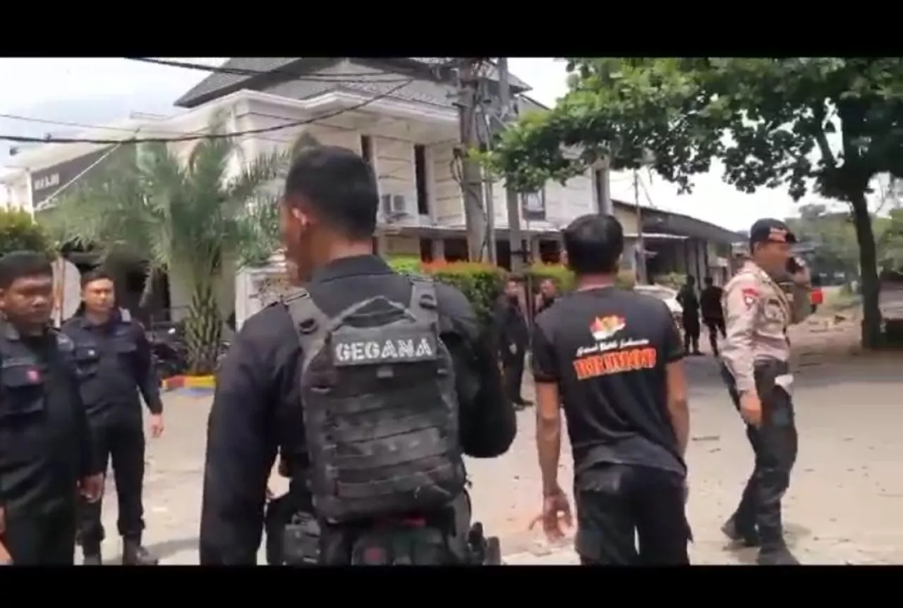 10 Anggota Polisi Terluka dalam Ledakan di Markas Brimob Surabaya