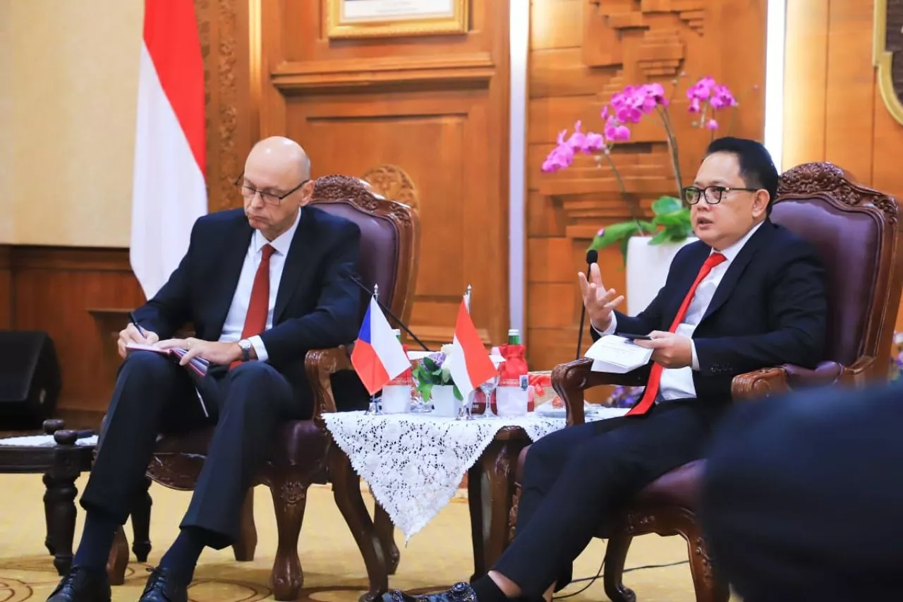 Pemprov Jatim dan Republik Ceko Lanjutkan Pengembangan Transportasi Publik Digital di Gerbangkertosusila