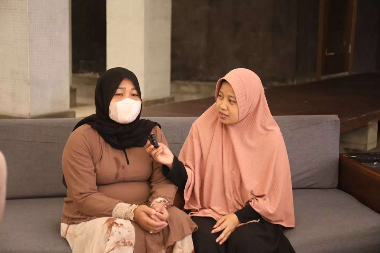 Mensos Risma Tinjau Langsung Korban Rudapaksa Ayah Tiri di Makassar