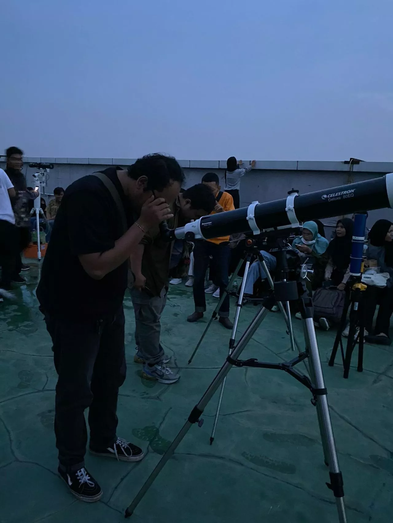 Terhalang Awan Tebal, Hilal di Surabaya Tak Terlihat