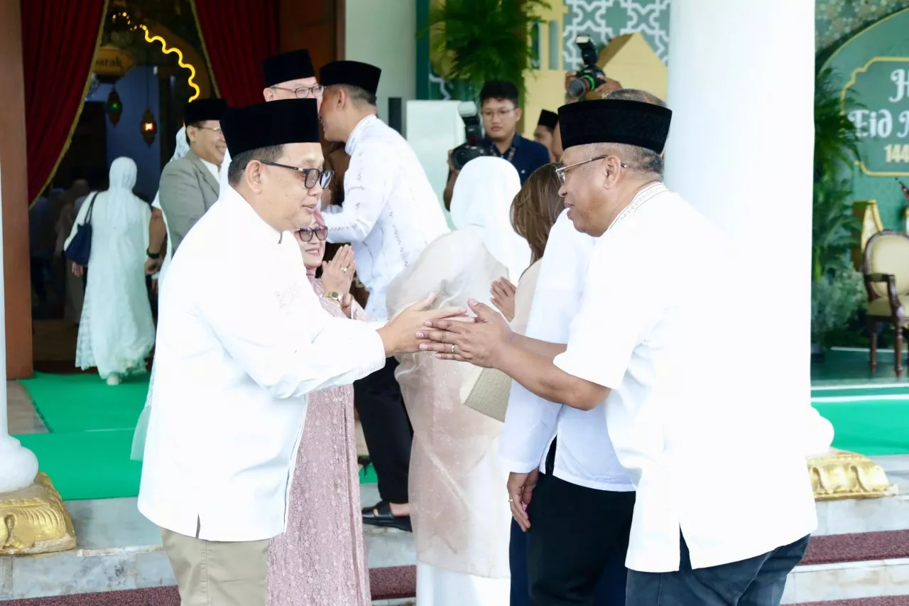 Open House Idul Fitri di Grahadi Dihadiri Ribuan Masyarakat Jawa Timur