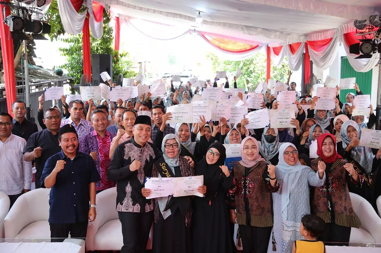 Wali Kota Eri Cahyadi Apresiasi Kegigihan Pelaku UMKM Jahit di Surabaya
