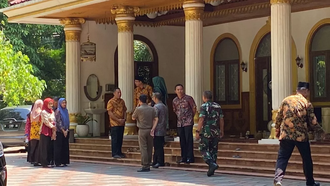 Jadi Tersangka Kasus Korupsi, Gus Muhdlor Masih Gelar Halal Bihalal