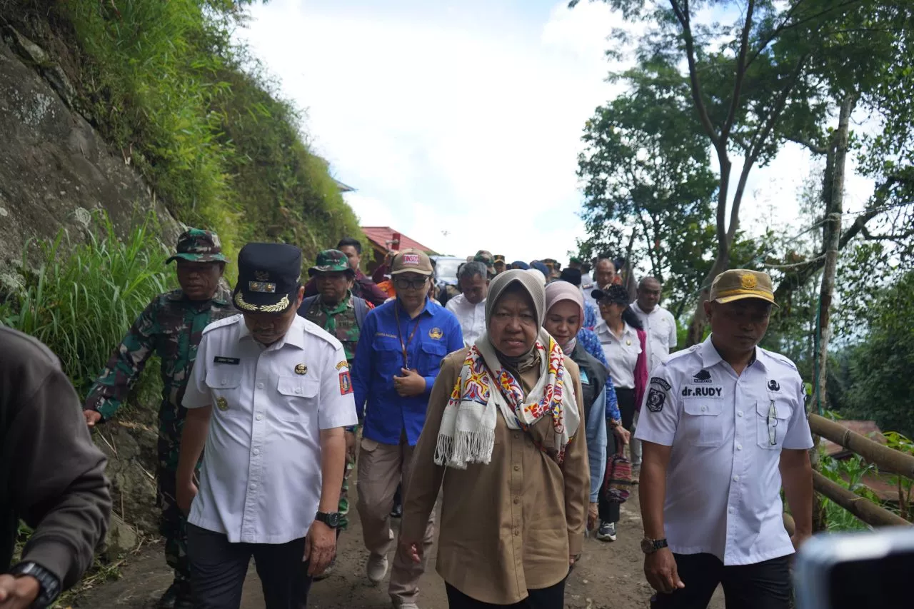 Mensos Kunjungi Lokasi Longsor Tana Toraja