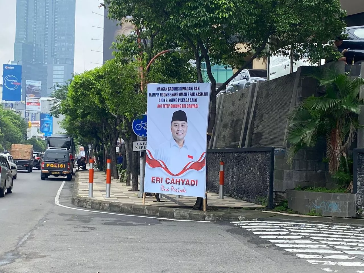 Baliho Eri Cahyadi Bertebaran Sambut Presiden Jokowi di Surabaya