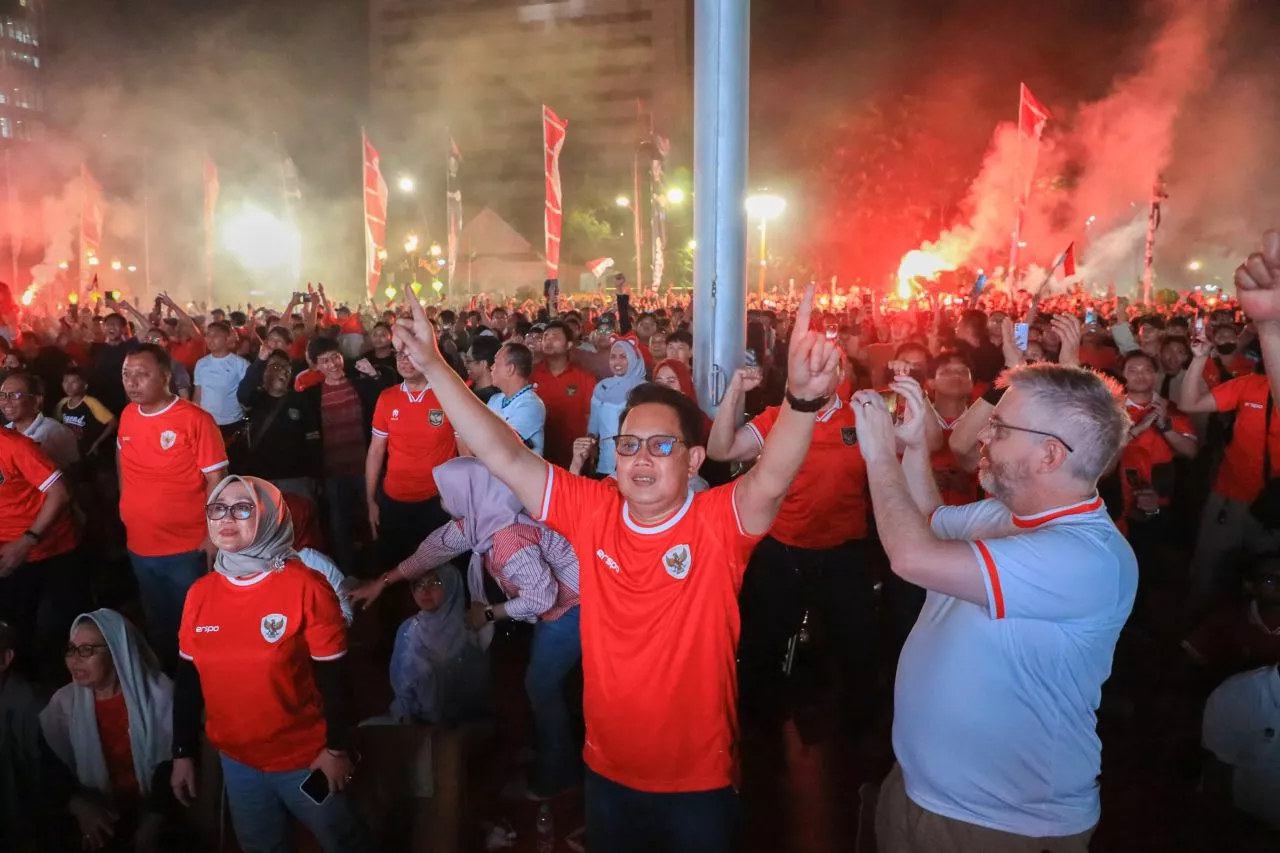 Pj. Gubernur Adhy Puji Antusias Warga Surabaya di Final Piala AFC