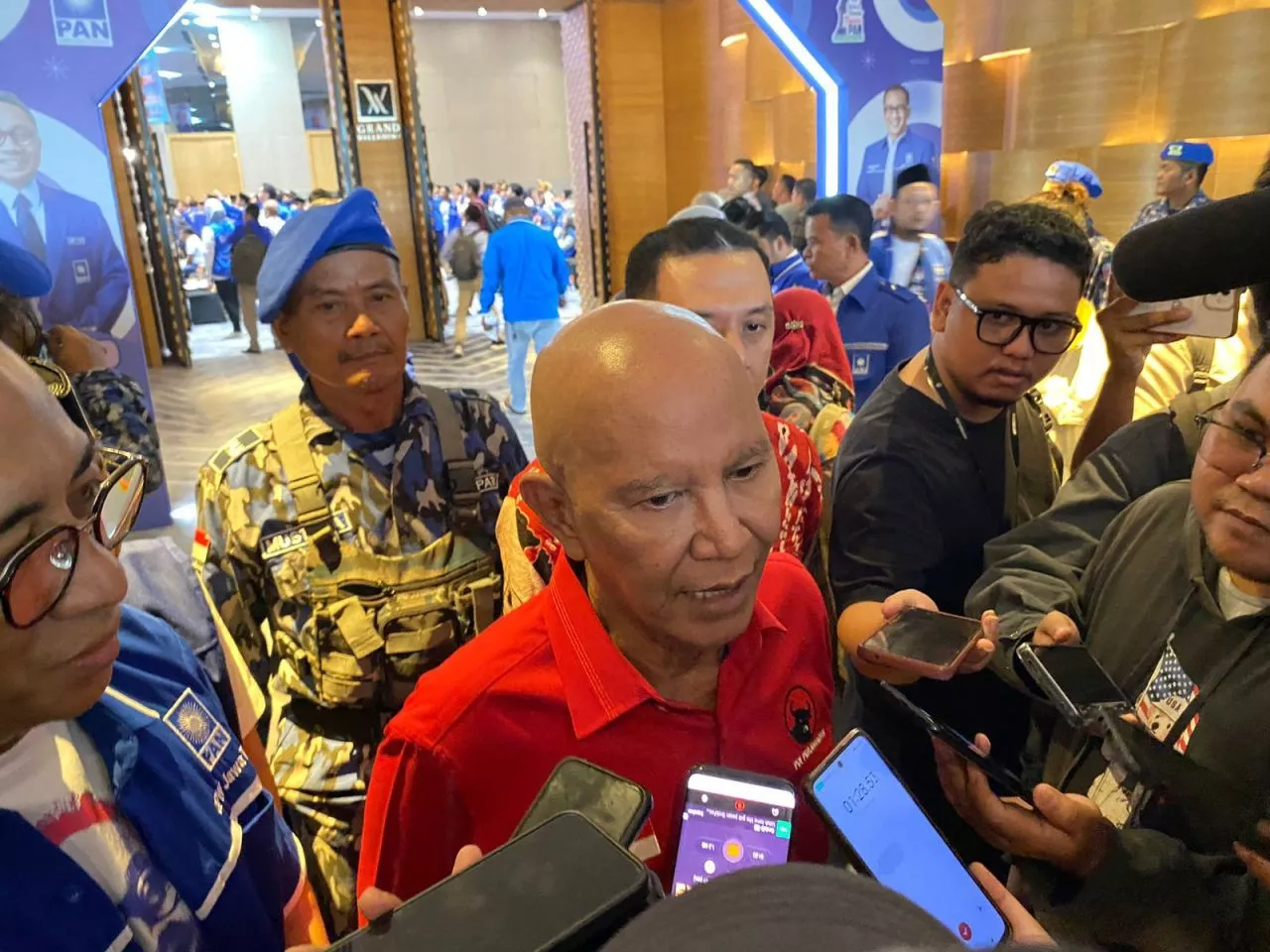 Bukan Kader Sendiri, Ketua PDIP Jatim Ngotot Dukung Khofifah di Pilgub, Ada Apa?