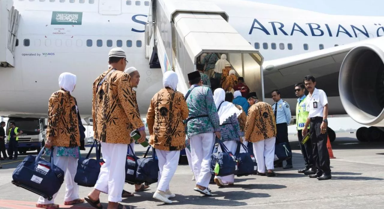 Pesawat Putar Balik Turunkan Satu Jemaah Haji di Surabaya, Ini Penyebabnya
