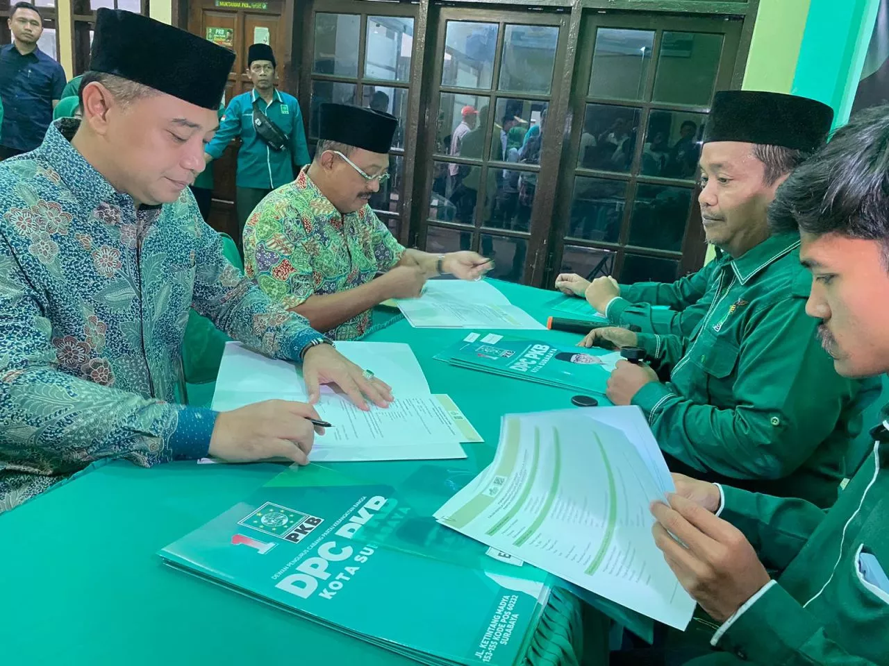 Eri-Armuji Resmi Daftar Pilwali Surabaya di PKB