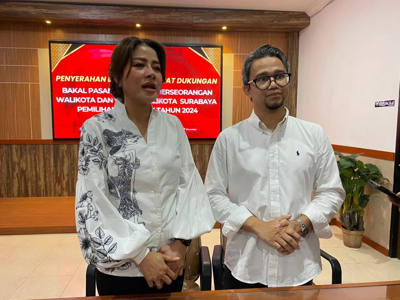 Asrilia-Satrio, Jebolan Hipmi yang Daftar Pilwali Surabaya Jalur Independen