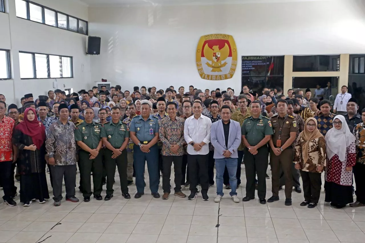 Ratusan PPK Dilantik Untuk Pilkada 2024, Begini Pesan Eri Cahyadi