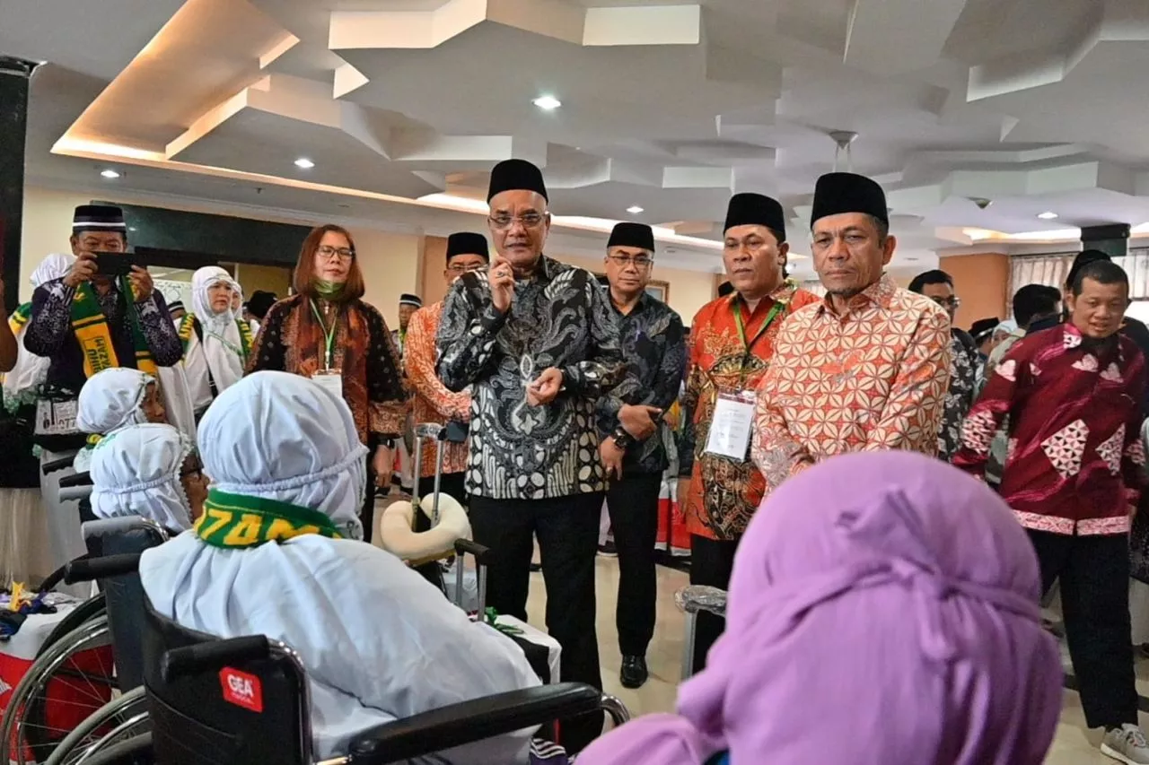 Ribuan Jemaah Umroh Indonesia Nekat Lanjut Haji Tanpa Visa Resmi