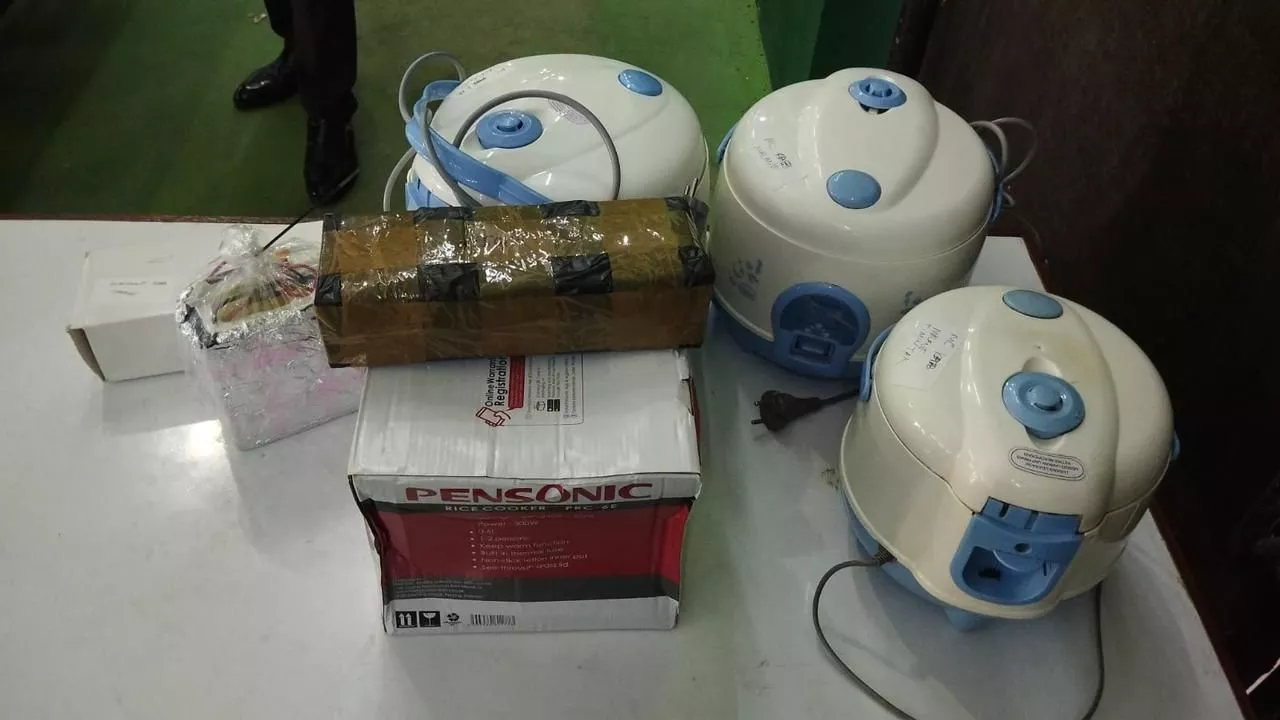 Unik, Jemaah Haji di Surabaya ini Bawa Magic Com hingga Water Heater