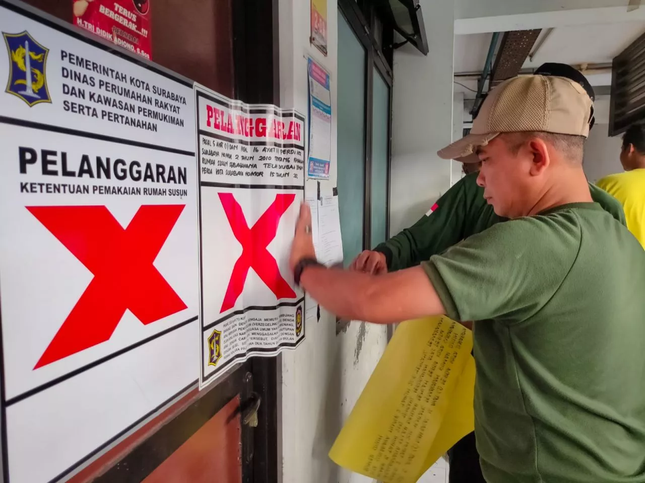 Satpol PP Surabaya Kembali Segel 16 Unit Rusunawa Romokalisari