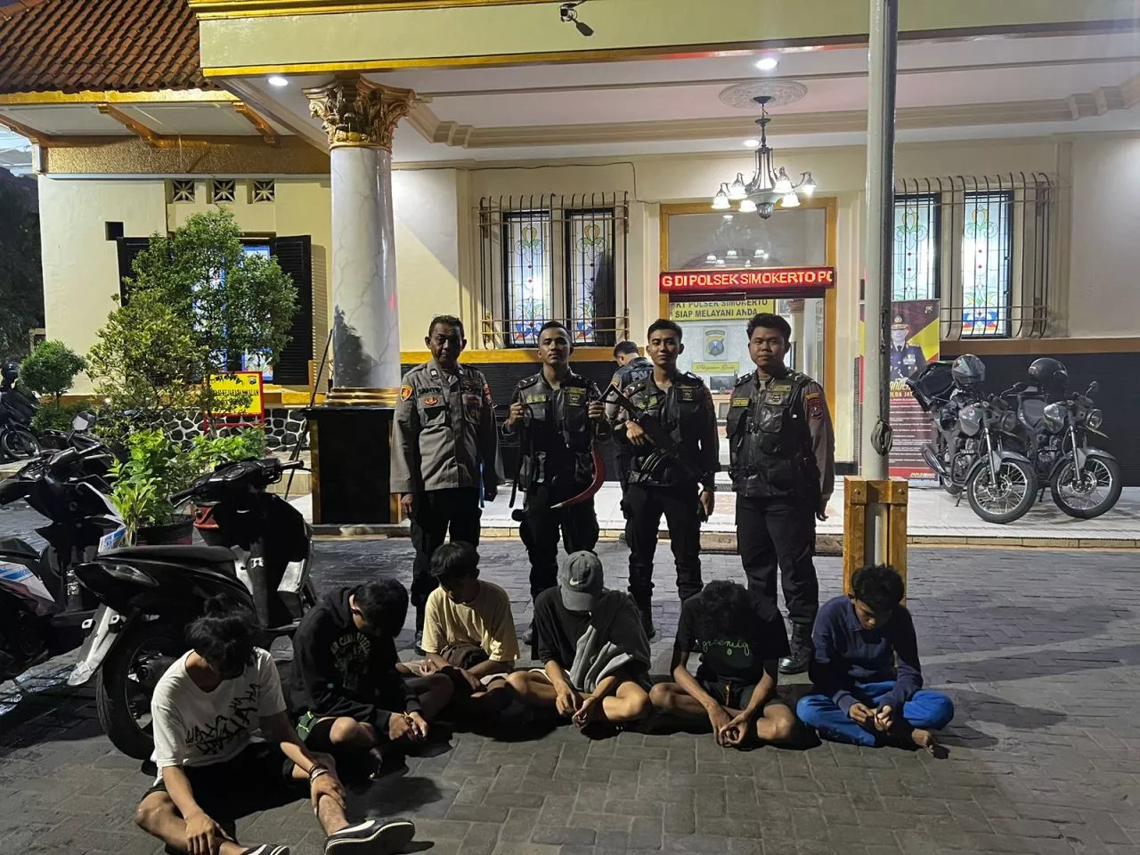 Polisi Amankan Enam Pemuda yang Diduga Gengster di Surabaya