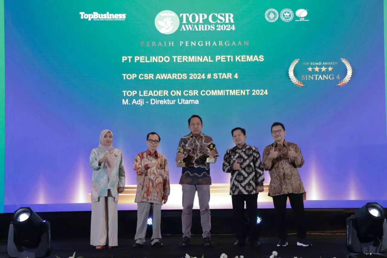 Dukung Pertumbuhan Bisnis Berkelanjutan, Pelindo Grup Raih TOP CSR Awards 2024