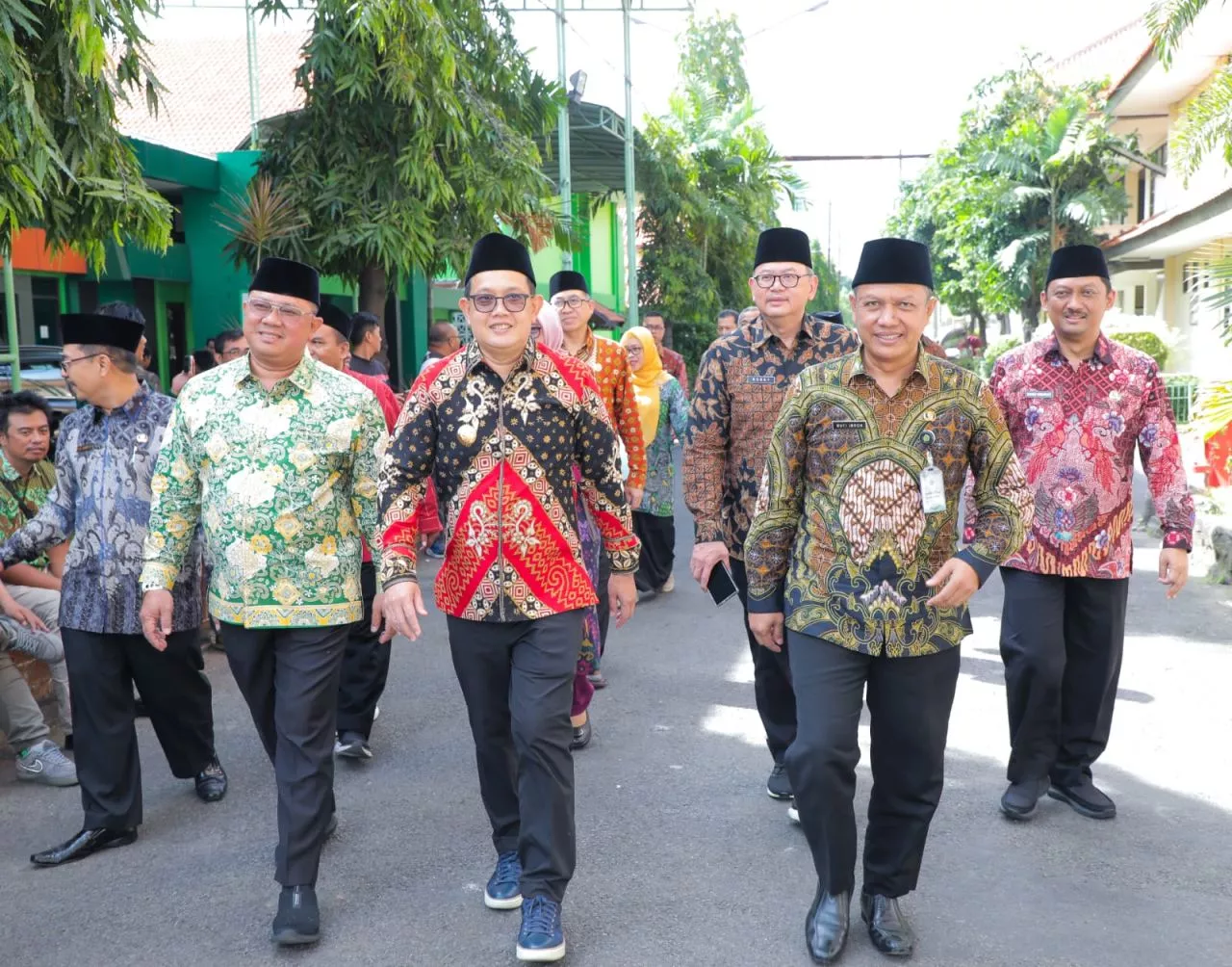 Lantik 23 PPIH Embarkasi Surabaya, Pemprov Jatim Komitmen Berikan Pelayanan Prima Jemaah Haji