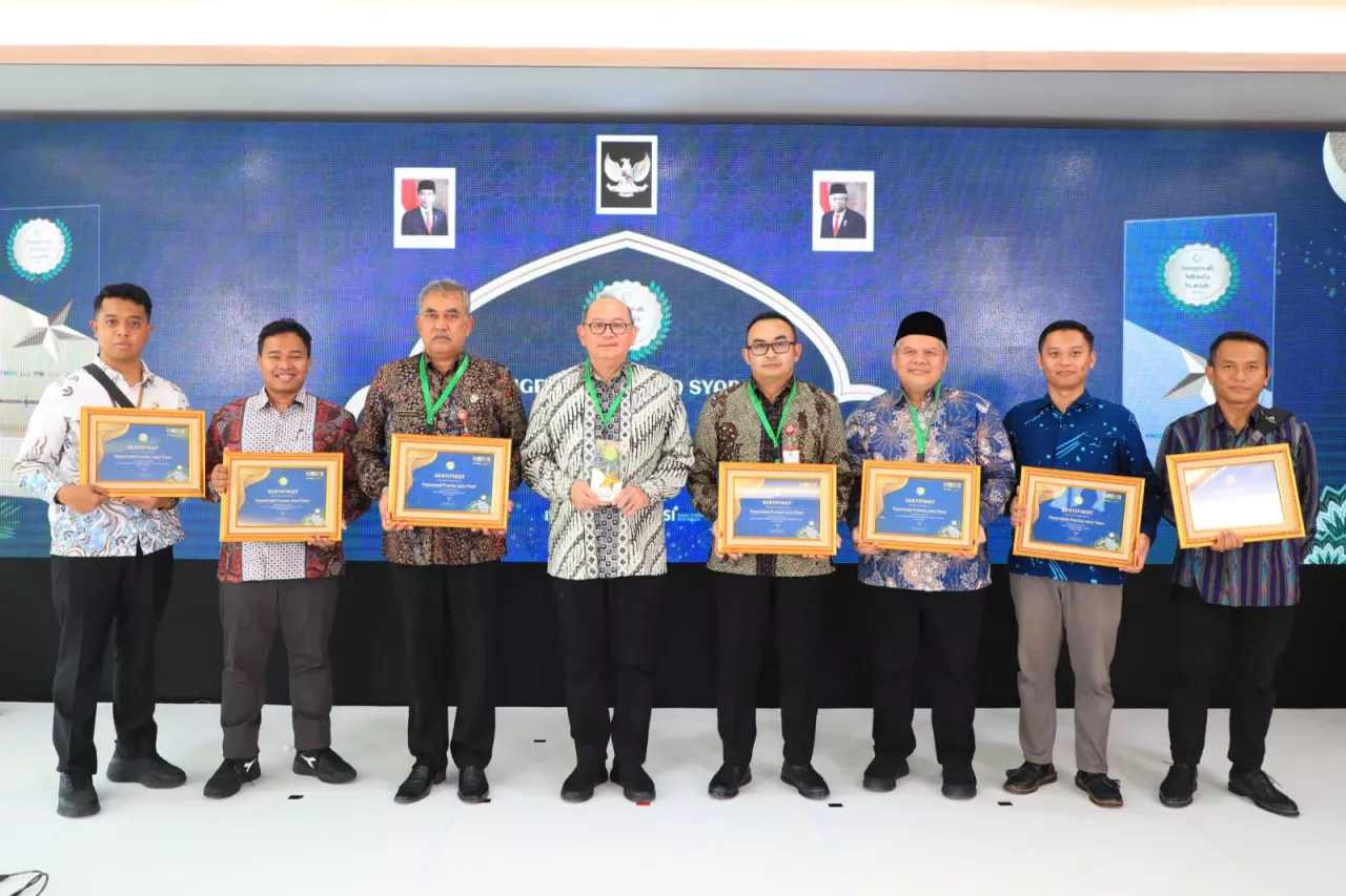 Pemprov Jatim Borong 8 Penghargaan Anugerah Adinata Syariah 2024