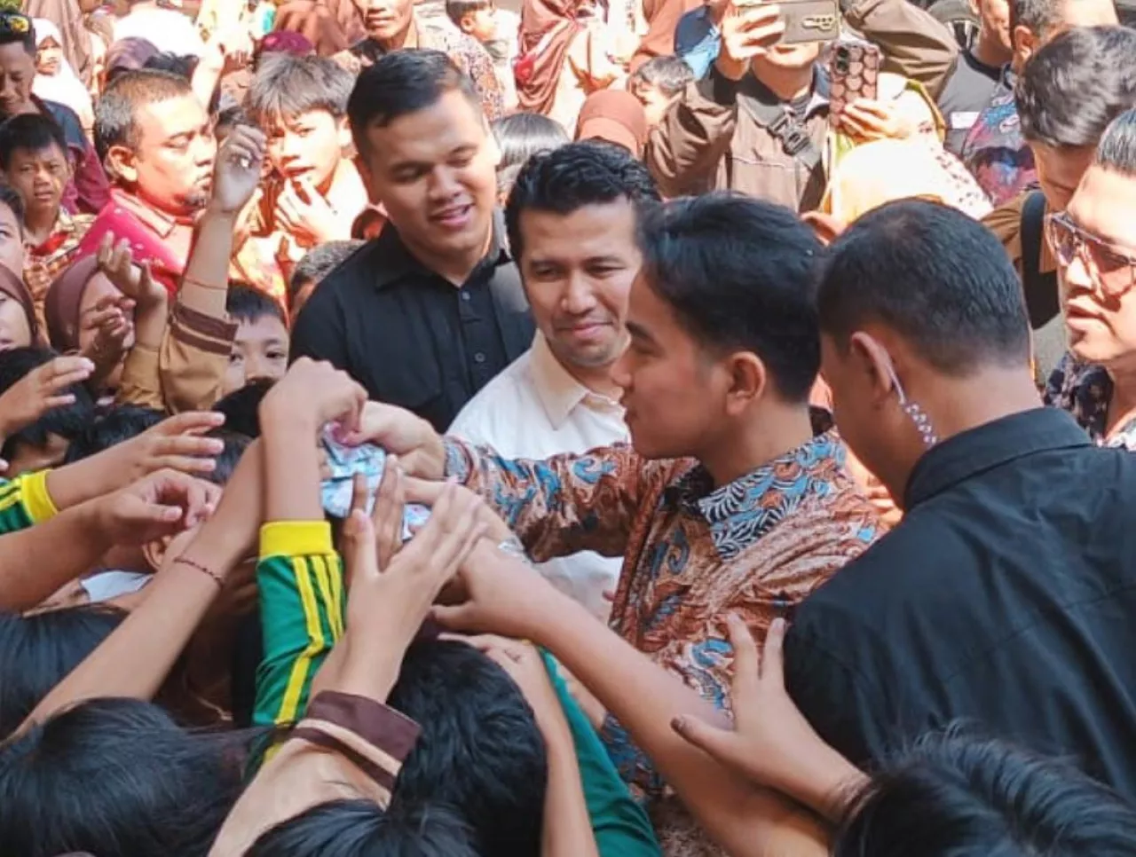 Dukung All-Out di Pilgub, Gibran Tak Lirik Emil jadi Menteri di Kabinetnya
