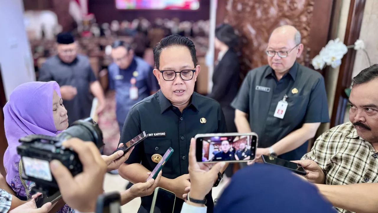 Pj Gubernur Jatim Optimistis BUMD Sumbang Pendapatan Daerah