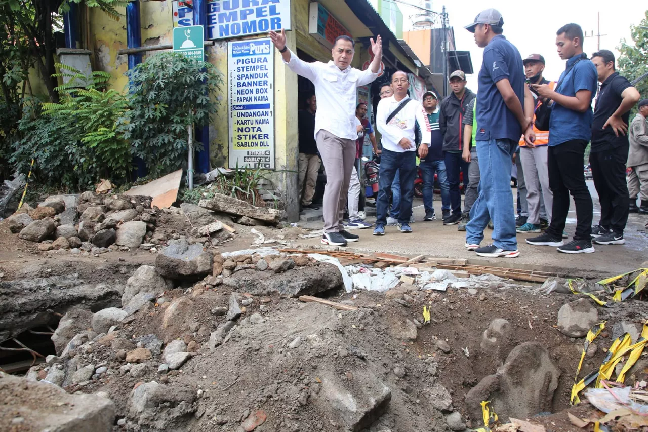 Eri Cahyadi Minta DSDABM-PDAM Selesaikan Crossing Karah dalam 24 Jam