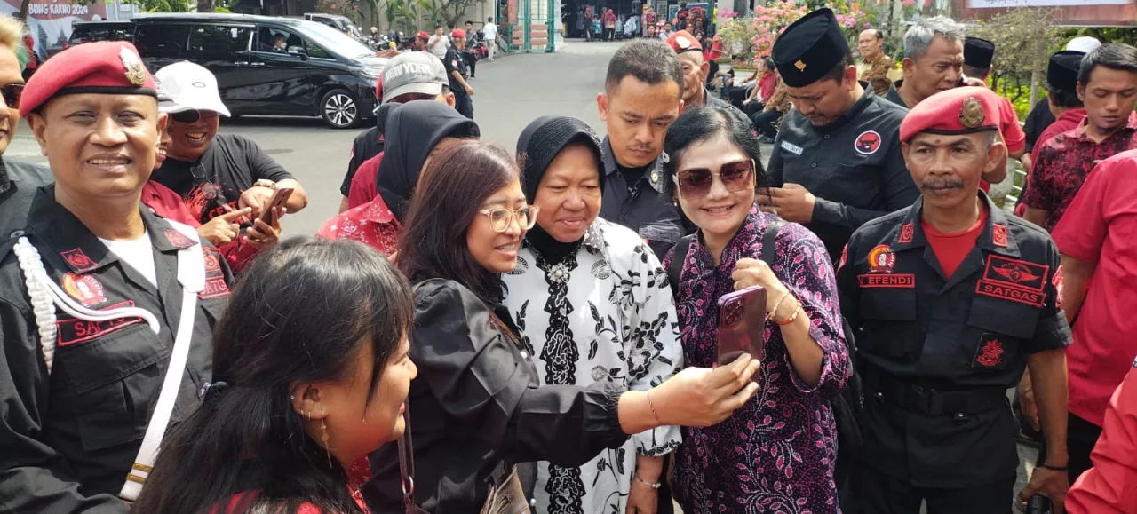 Hadiri Haul Bung Karno di Blitar, Risma Diteriaki Gubernur oleh Warga