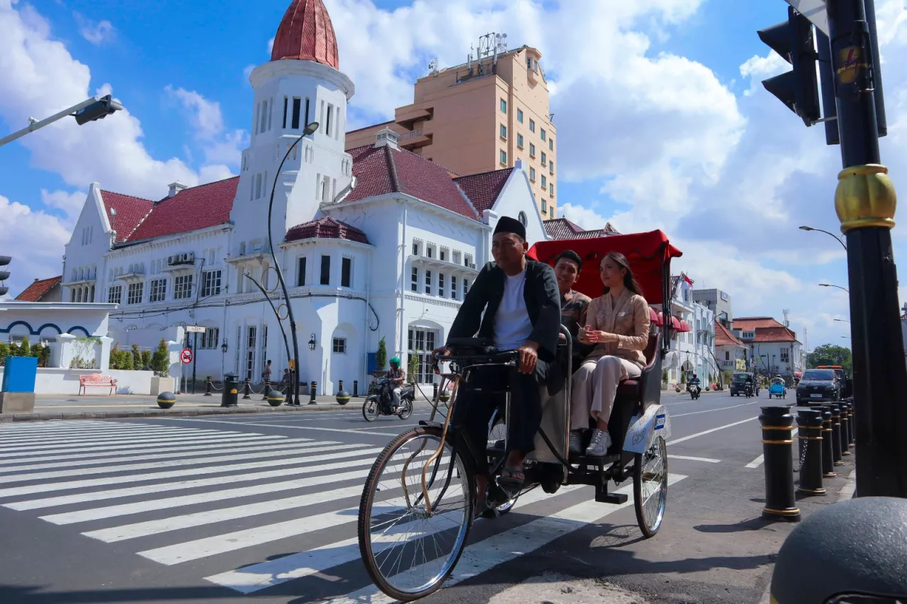 Dukung Revitalisasi Kota Lama Surabaya, SIER Beri Bantuan Becak Wisata Listrik