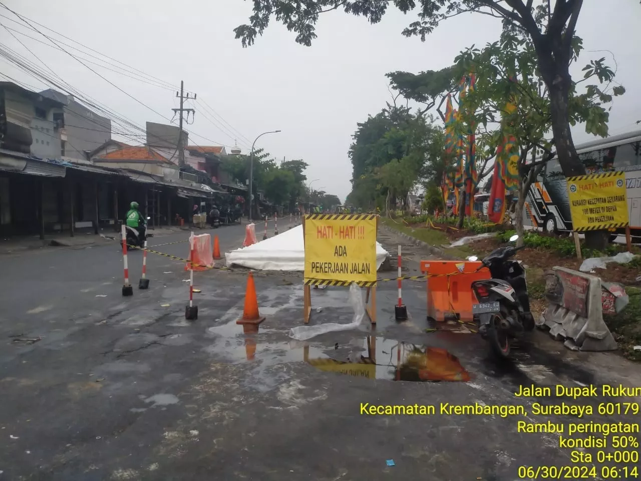 Pemkot Surabaya Lanjutkan Betonisasi Jalan Dupak