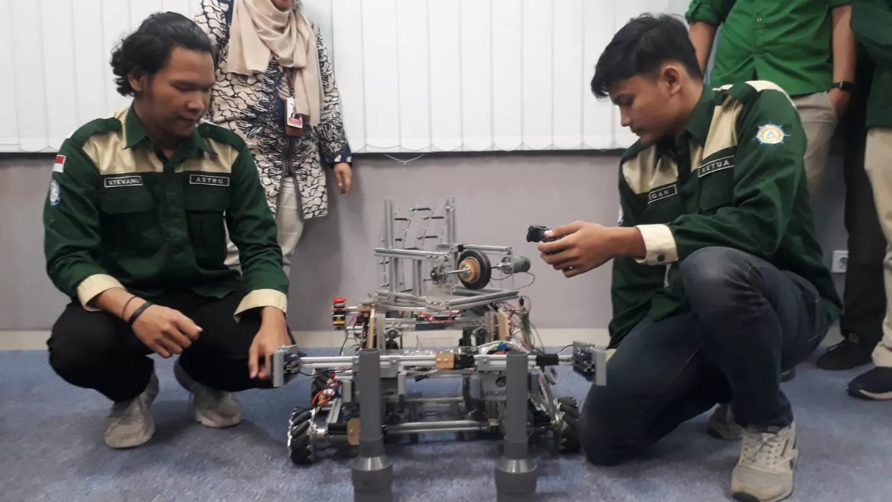 UNAIR Torehkan Prestasi di Kontes Robot Nasional 2024