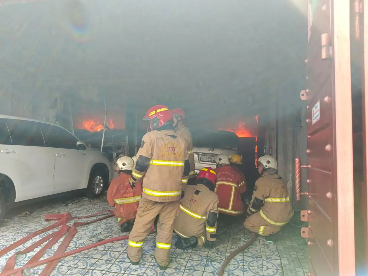 Kebakaran Ruko di Kertajaya Surabaya, 2 Orang Terluka