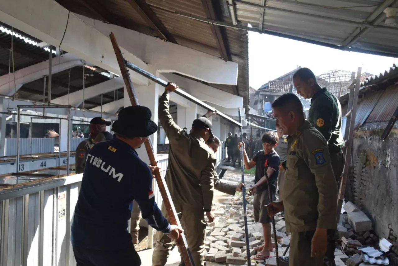 Penertiban Pasar Daging Pegirian Diapresiasi, Warga Senang Pedagang Riang